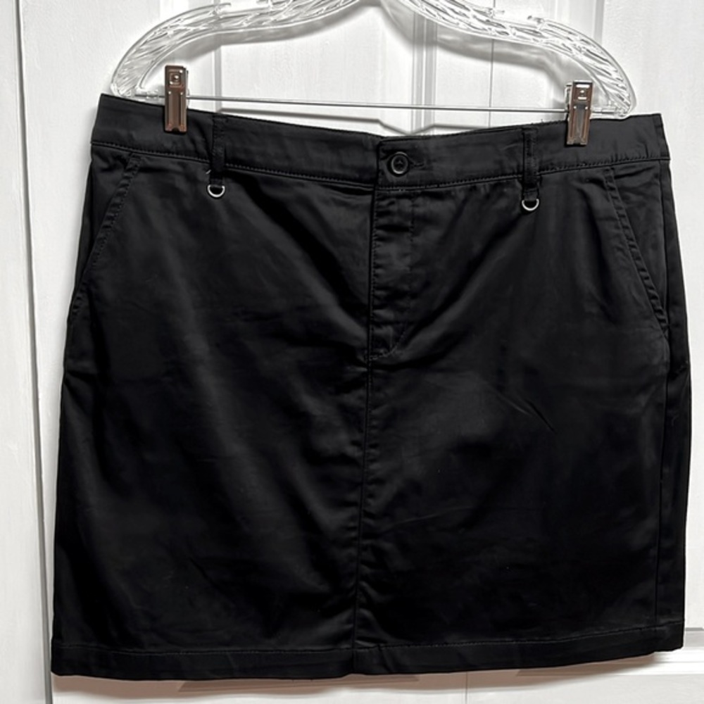Intro Black 4 Pocket high Rise Skort Size 14